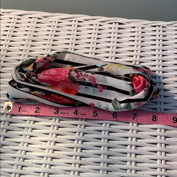 Flowered Child’s Turban Twist Headband 🌹 🌺 - Picture 3 of 3